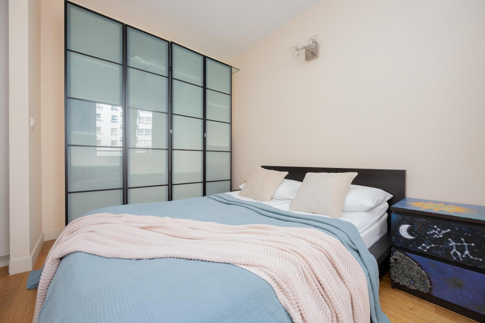 Cozy Near Metro Stoklosy By Renters Apartment