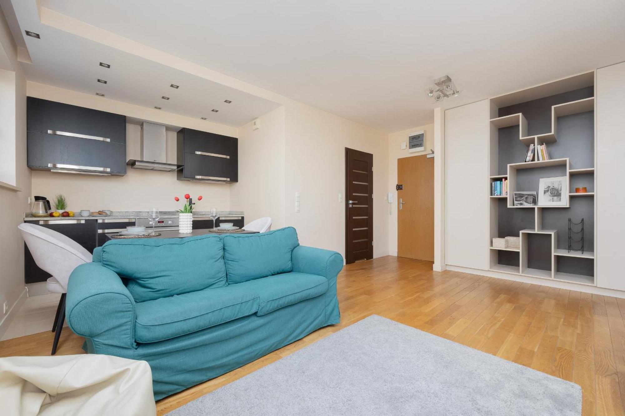 Cozy Near Metro Stoklosy By Renters *
