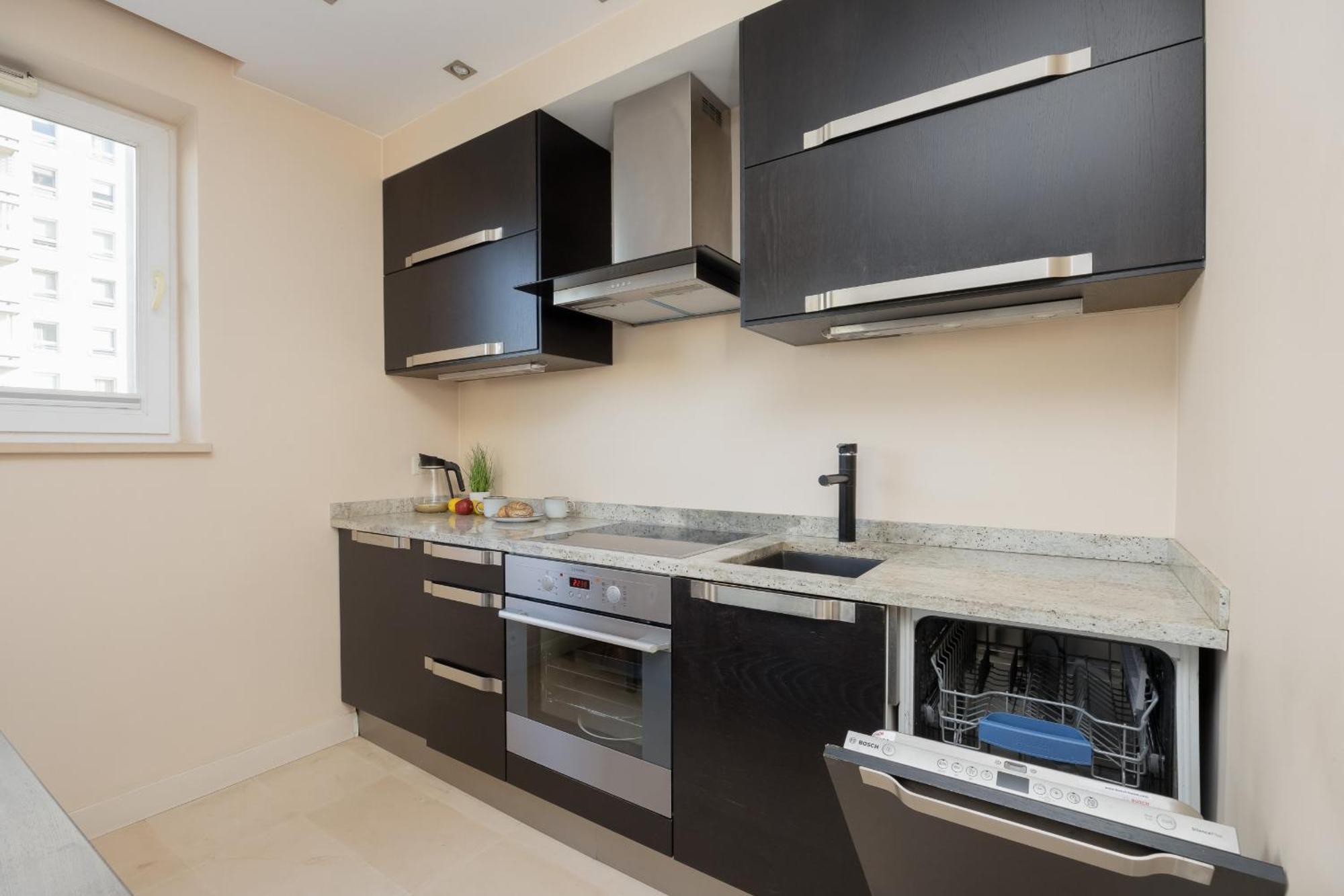 Cozy Near Metro Stoklosy By Renters Apartment